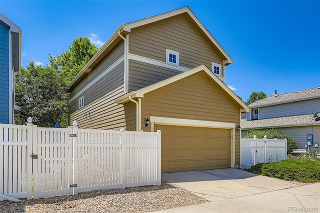 1389 S Quintero Way, Aurora, CO 80017 - view of side of home with a gate
