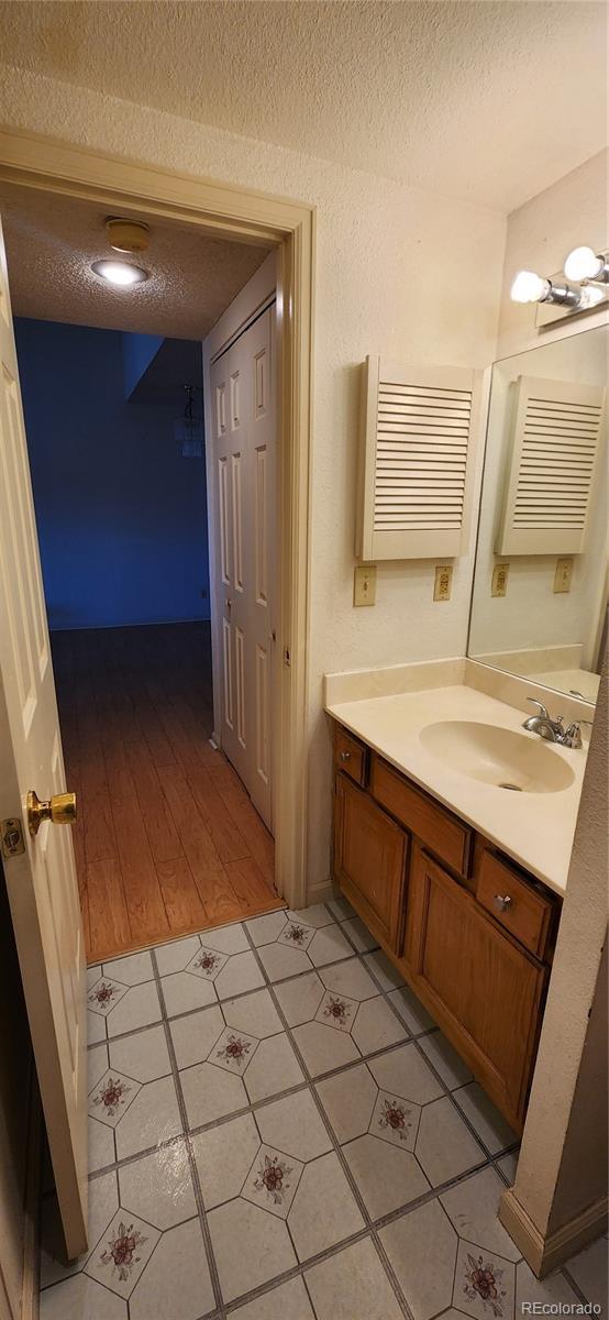 bathroom with a textured ceiling and vanity