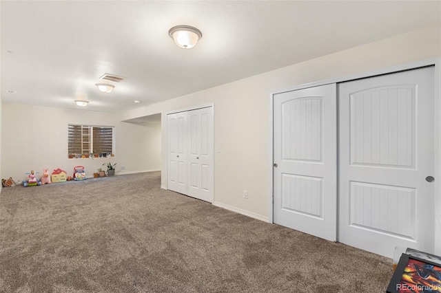 playroom with carpet, visible vents, and baseboards