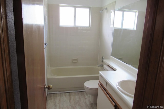 4812 S Bahama Way, Aurora, CO 80015 - bathroom featuring wood finished floors, vanity, toilet, and shower / tub combination
