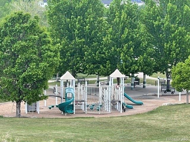 4812 S Bahama Way, Aurora, CO 80015 - community playground featuring a yard