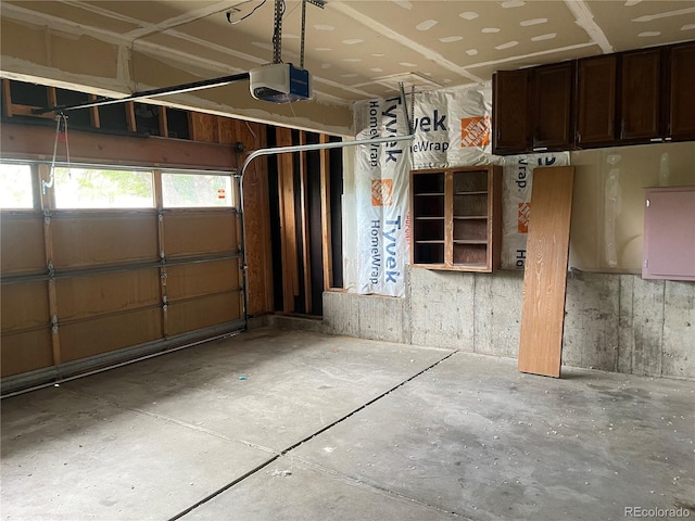 4812 S Bahama Way, Aurora, CO 80015 - garage with a garage door opener