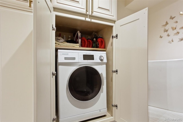 laundry room with washer / clothes dryer and cabinet space