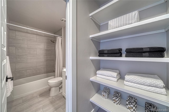 full bathroom with shower / bath combo with shower curtain, vanity, and toilet