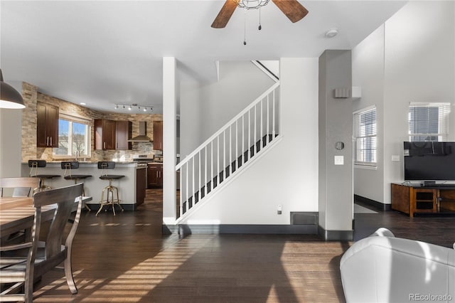 living room with sink, dark hardwood / wood-style floors, and ceiling fan