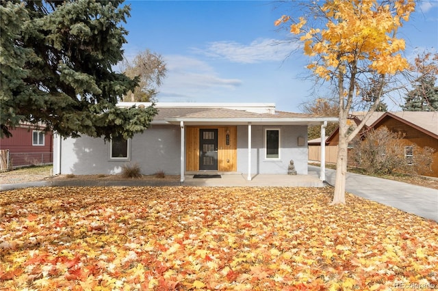 single story home with covered porch