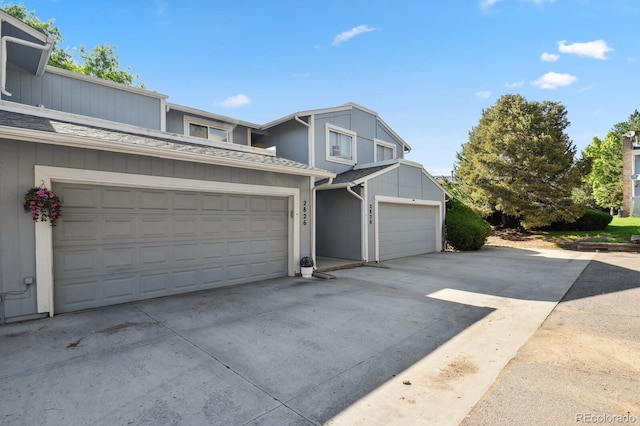 2826 S Lansing Way, Aurora, CO 80014 - view of front facade featuring driveway and roof with shingles