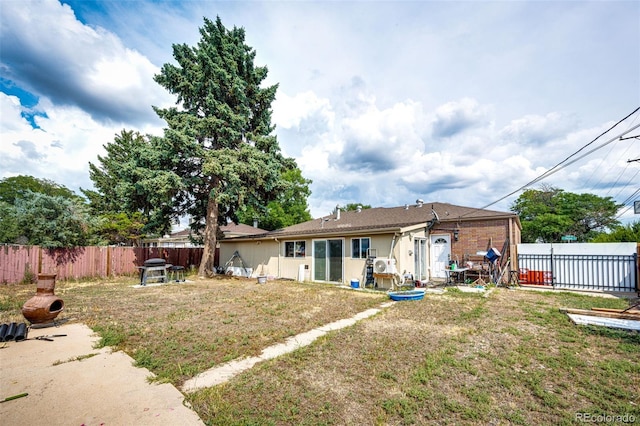 back of house featuring a yard