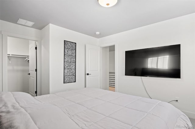 bedroom featuring a walk in closet