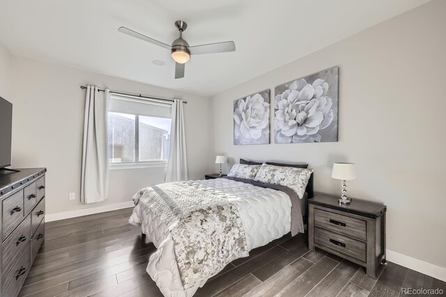 bedroom with dark wood-style floors, baseboards, and a ceiling fan