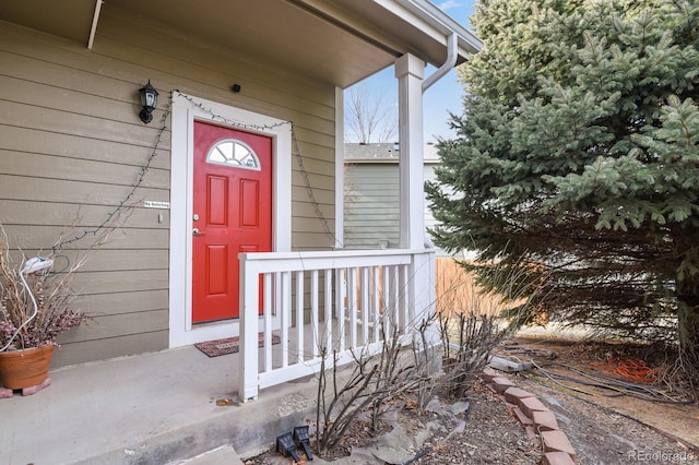 entrance to property featuring covered porch