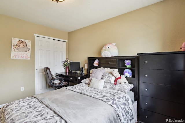 bedroom featuring a closet