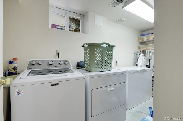 laundry area featuring washer and clothes dryer