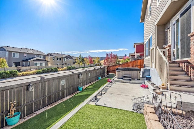 view of yard featuring a hot tub and a patio area