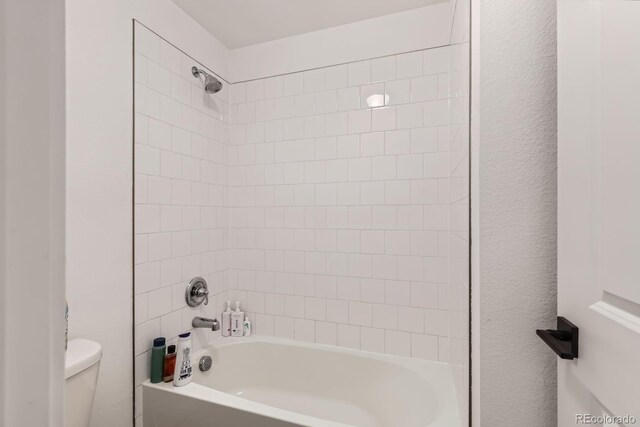 8433 Mount Kataka Loop, Littleton, CO 80125 - full bath with toilet and washtub / shower combination