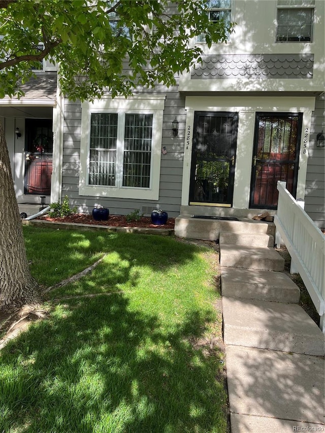 2285 S Jasper Way Unit A, Aurora, CO 80013 - entrance to property featuring a yard