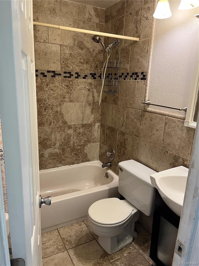 2285 S Jasper Way Unit A, Aurora, CO 80013 - full bath featuring bathtub / shower combination, toilet, vanity, and tile walls