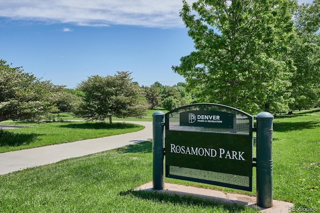 community sign featuring a lawn