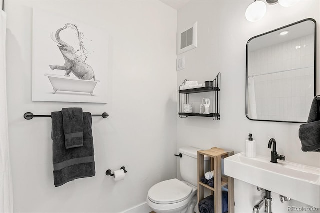 5385 W 14th Ave, Lakewood, CO 80214 - full bathroom featuring toilet, a shower with shower curtain, and a sink