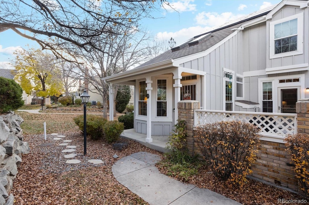 doorway to property featuring a porch