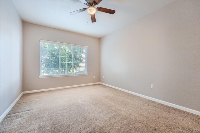 carpeted empty room featuring ceiling fan