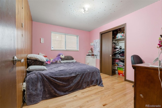 2696 S Yukon Ct, Lakewood, CO 80227 - bedroom featuring light wood-type flooring, a closet, and a desk