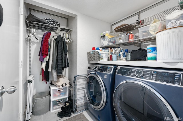 6795 E Kettle Ave, Centennial, CO 80112 - laundry area with washer and clothes dryer and a textured wall