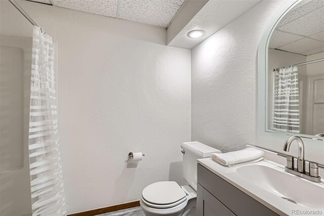 8820 W 80th Dr, Arvada, CO 80005 - full bathroom featuring a drop ceiling, toilet, vanity, and a shower with curtain