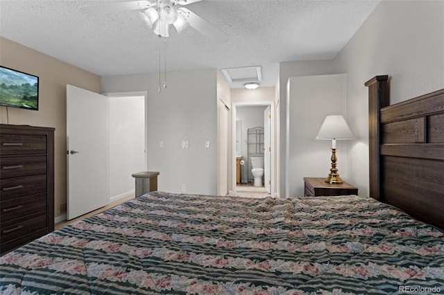 bedroom featuring a textured ceiling, a ceiling fan, and connected bathroom