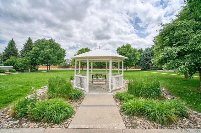 930 Button Rock Dr Unit 29, Longmont, CO 80504 - surrounding community with a gazebo and a lawn