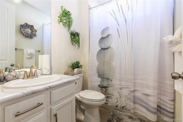 full bathroom with toilet, curtained shower, and vanity