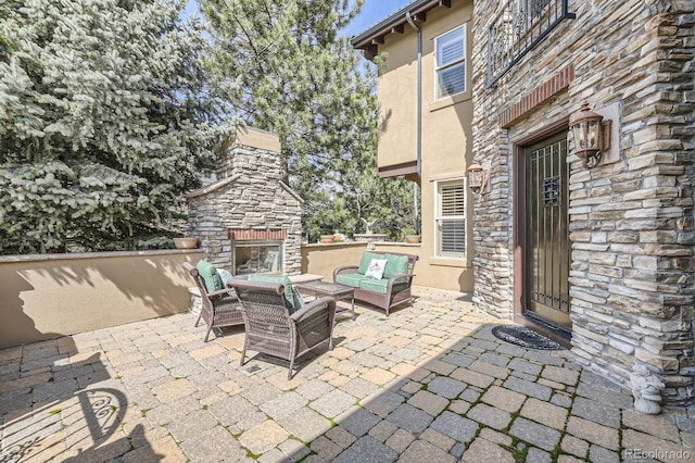 view of patio / terrace featuring an outdoor living space with a fireplace