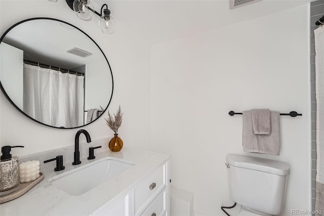 full bathroom with a shower with shower curtain, visible vents, vanity, and toilet