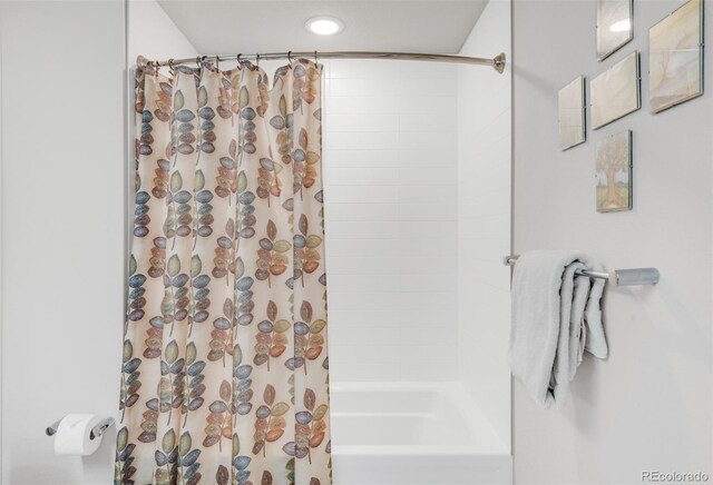 bathroom featuring shower / bath combo with shower curtain