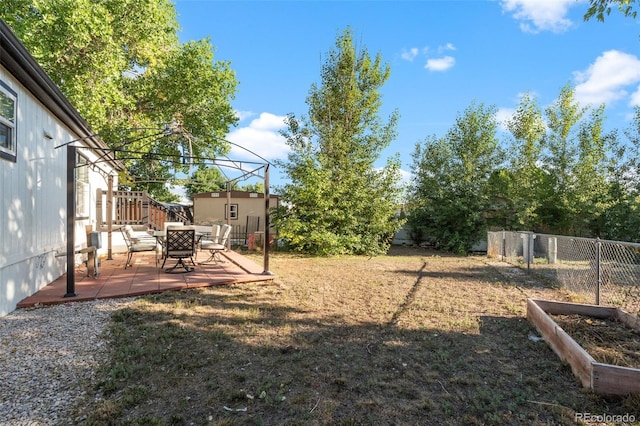 view of yard featuring a patio