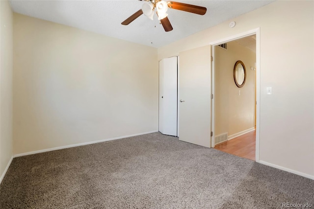 unfurnished room with light carpet, ceiling fan, visible vents, and baseboards