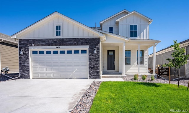 view of front facade featuring a garage and a front lawn