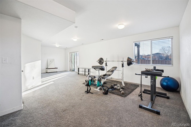 exercise room with carpet flooring and baseboards