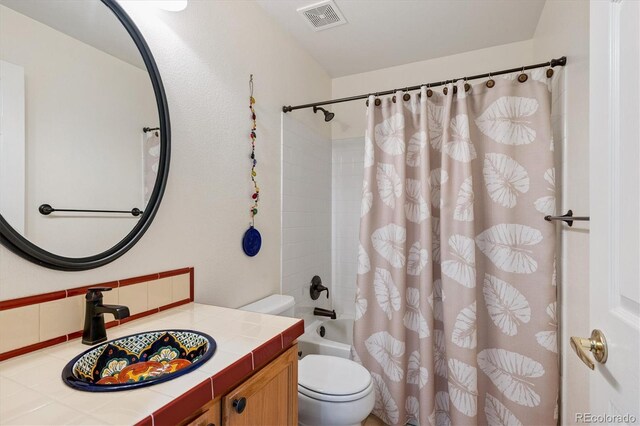 2169 Fox Fire St, Highlands Ranch, CO 80129 - full bath with shower / tub combo with curtain and vanity