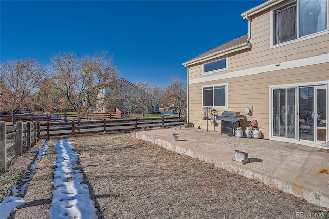 view of yard featuring a patio area