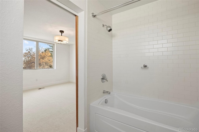 bathroom featuring tiled shower / bath combo