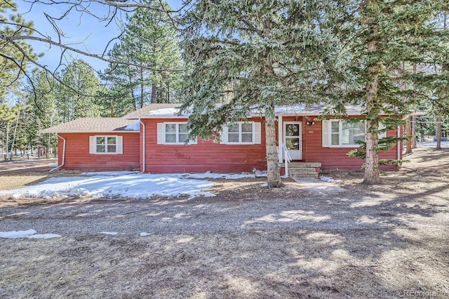 ranch-style home with entry steps