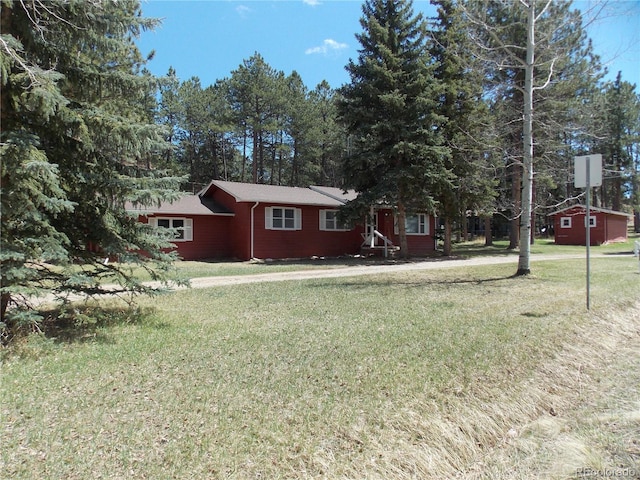 view of front facade with a front yard