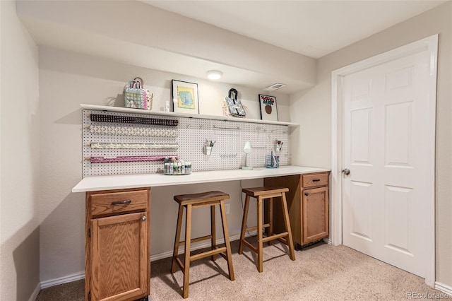 9743 Chanteclair Cir, Highlands Ranch, CO 80126 - indoor bar with light carpet, tasteful backsplash, and baseboards