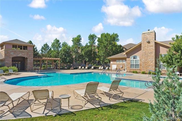 9142 Lodestar Ln Unit 305, Parker, CO 80134 - community pool with a patio area and a pergola