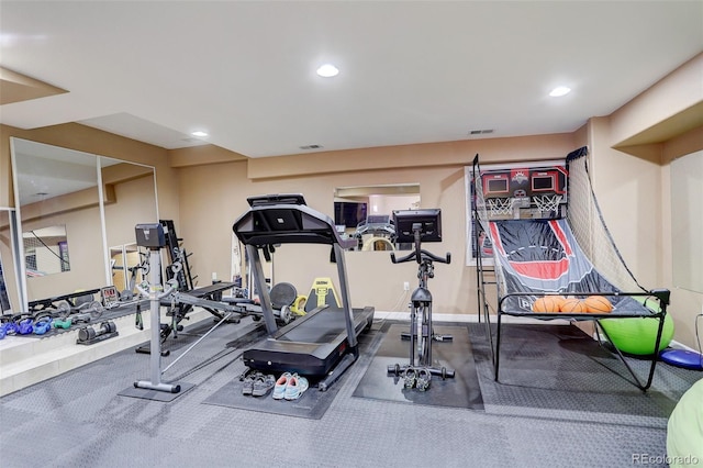 workout room with visible vents and recessed lighting