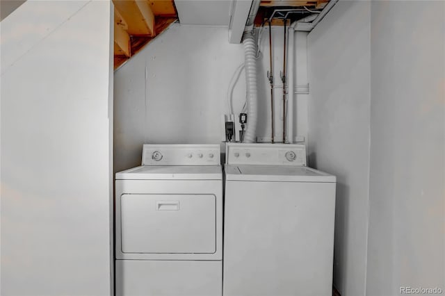 washroom featuring laundry area and washing machine and dryer