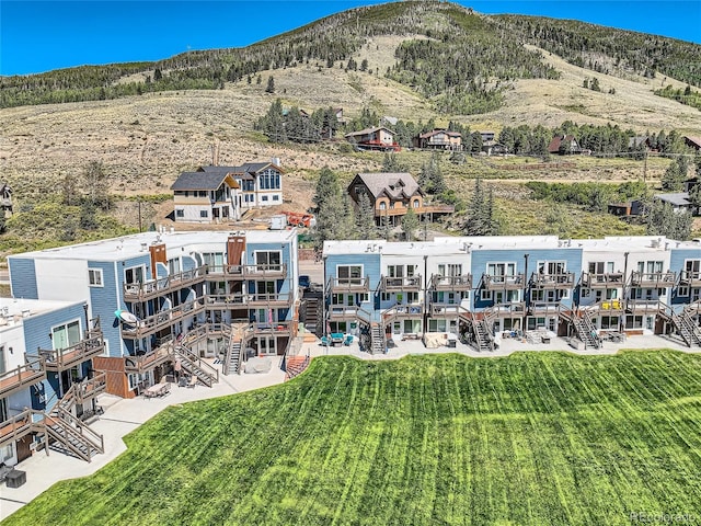 birds eye view of property featuring a mountain view