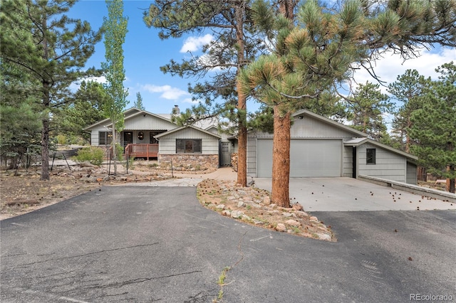 ranch-style home featuring a garage