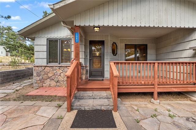 entrance to property featuring a wooden deck